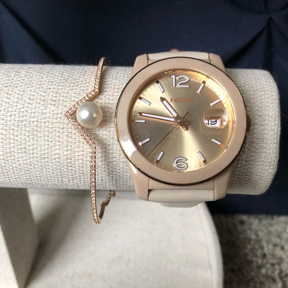 Beige, clean line Fossil watch - Picture 3 of 4